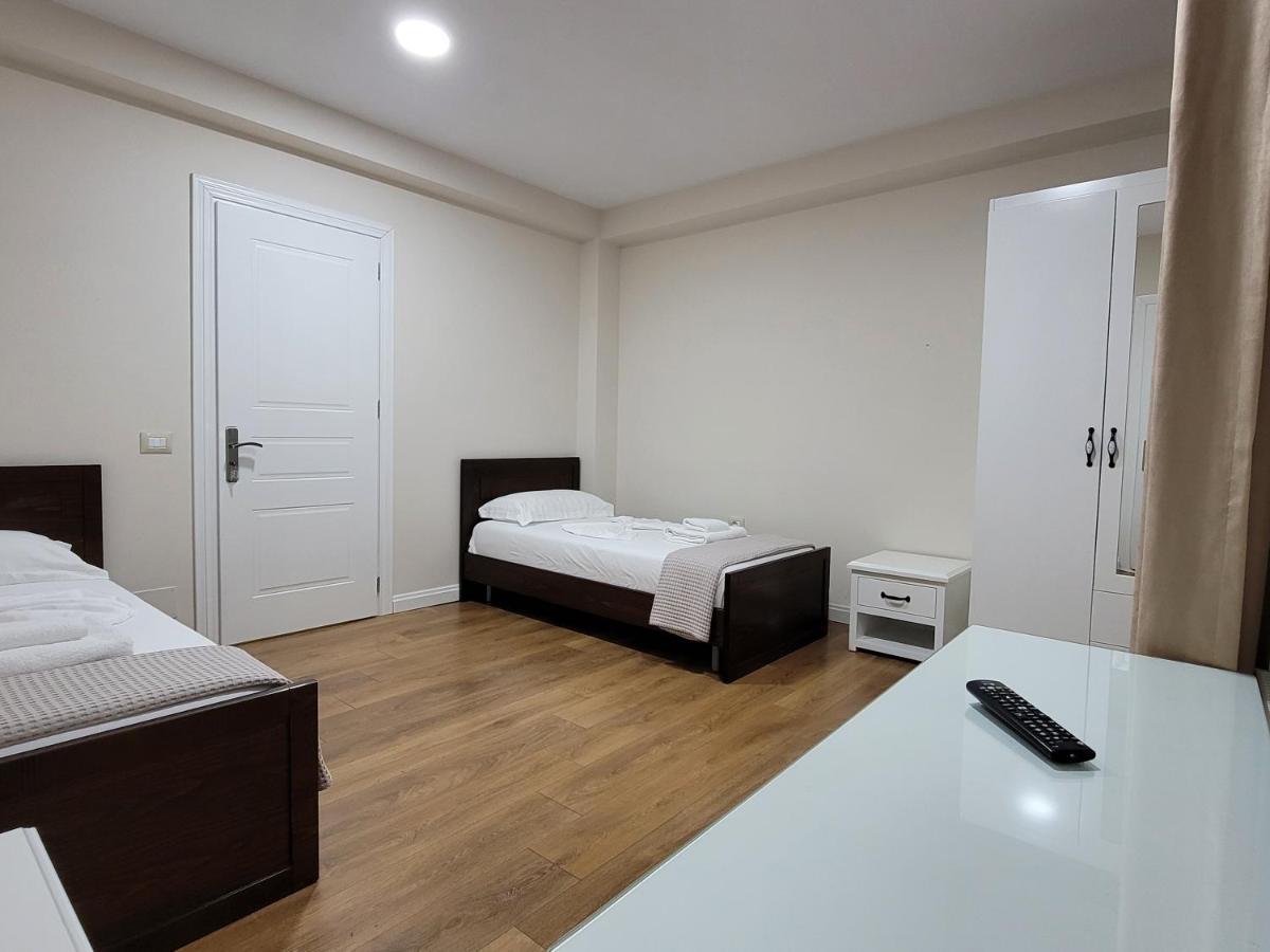 Hotel Taverna Zisi Erseke Luaran gambar