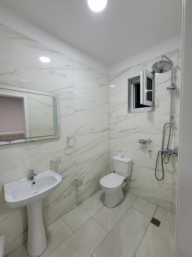 Hotel Taverna Zisi Erseke Luaran gambar