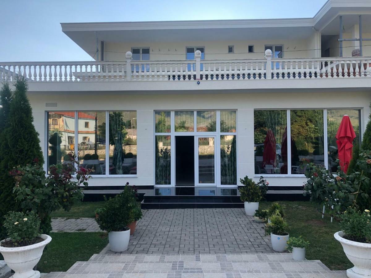 Hotel Taverna Zisi Erseke Luaran gambar